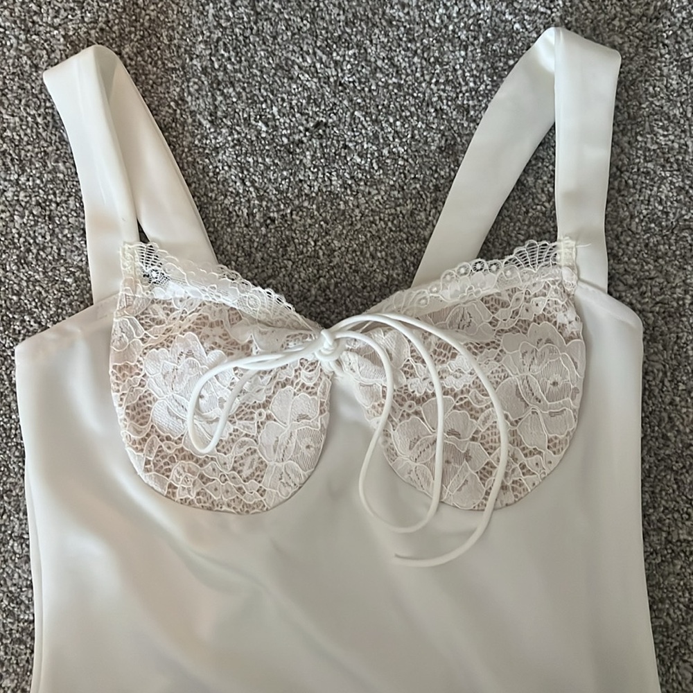 Elegant White Lace Trim Chemise - Picture 2 of 2